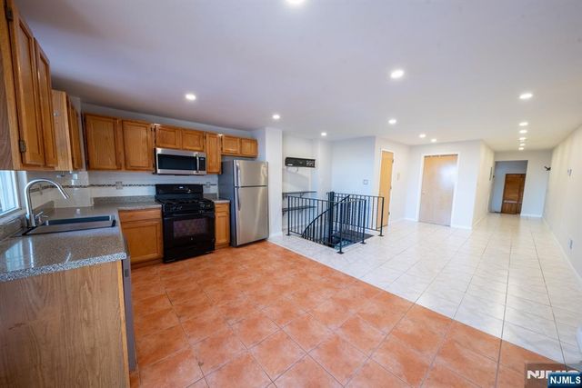 818 Palisade Avenue, Union City, NJ 07087