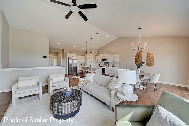 2935 Clubhouse Dr, Marion, IA 52302