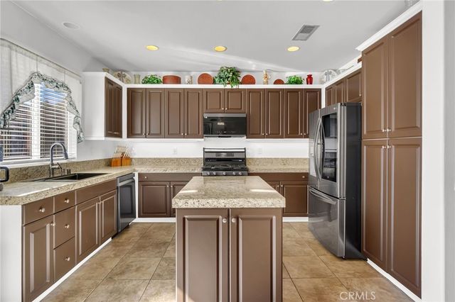 25587 Mountain Glen Circle, Menifee, CA 92585