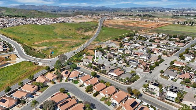 25587 Mountain Glen Circle, Menifee, CA 92585