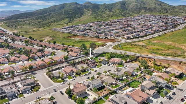 25587 Mountain Glen Circle, Menifee, CA 92585