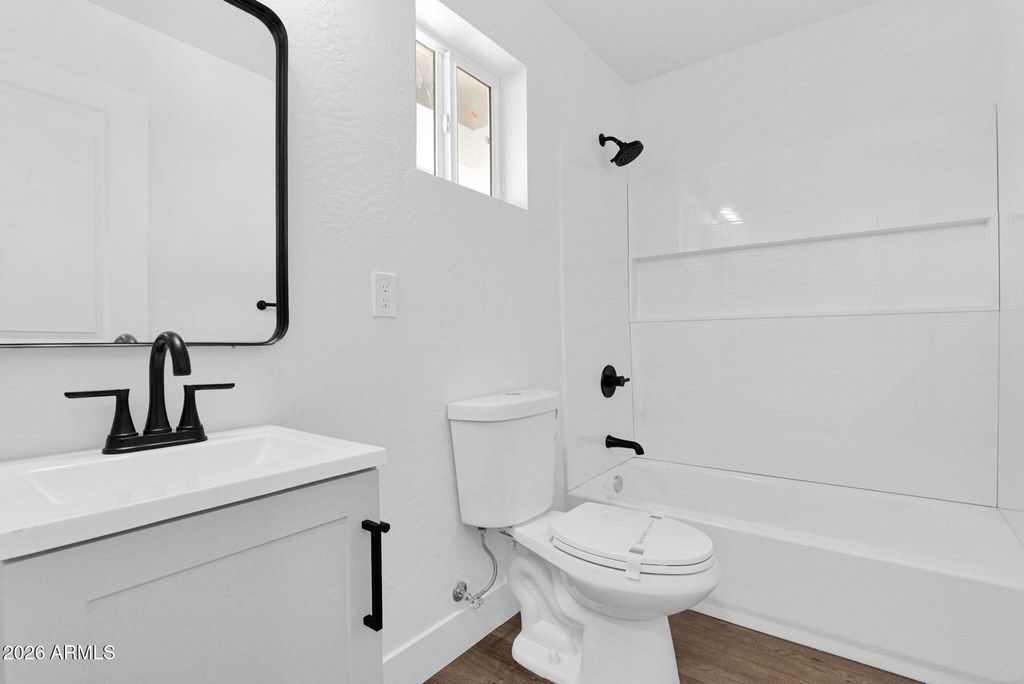 Image 10 of property listing at 410 W Hadley Street, Phoenix, AZ 85003