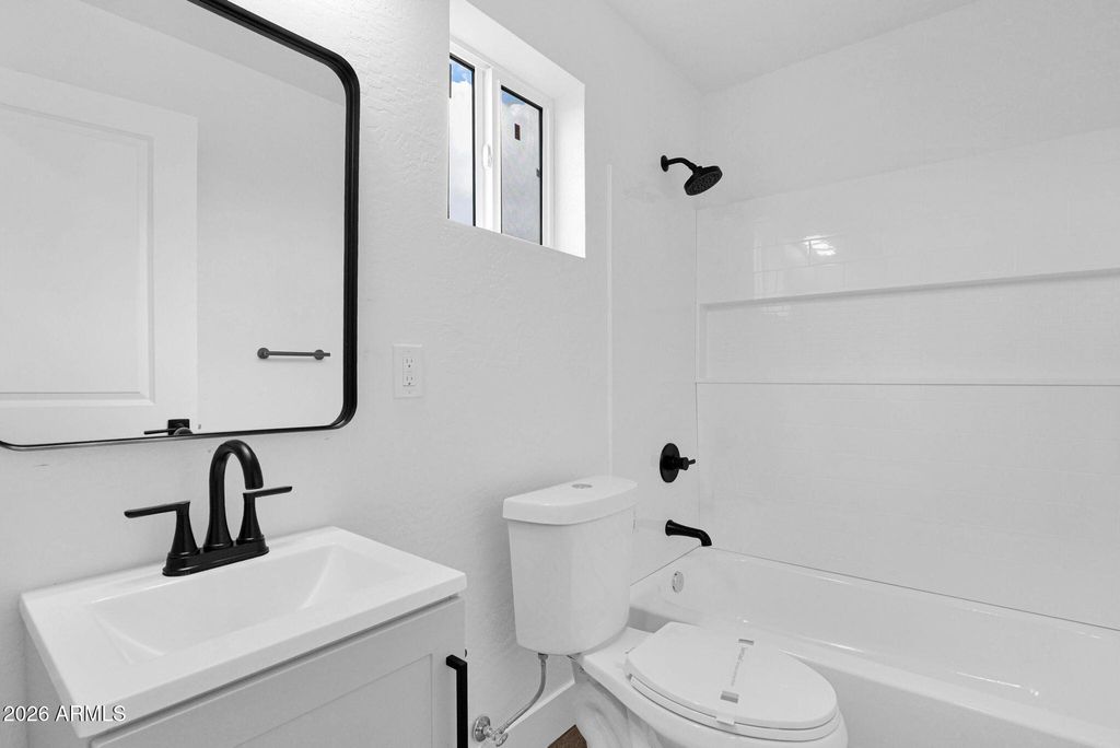 Image 12 of property listing at 410 W Hadley Street, Phoenix, AZ 85003