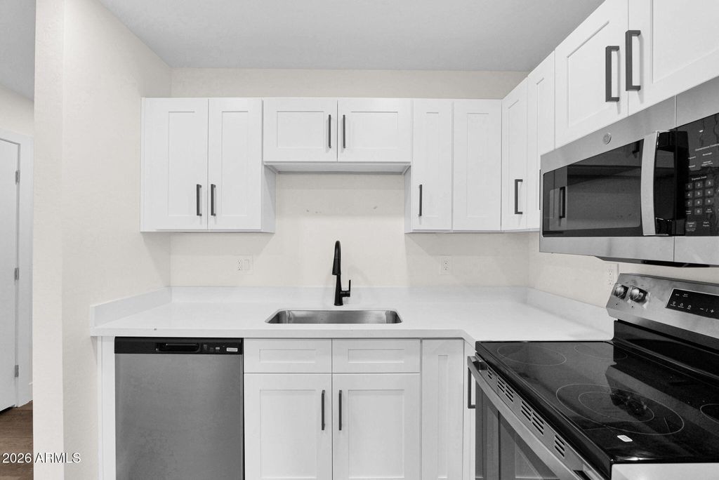 Image 5 of property listing at 410 W Hadley Street, Phoenix, AZ 85003