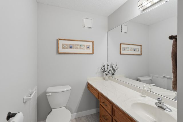 6100 Auto Club Road 305, Bloomington, MN 55438