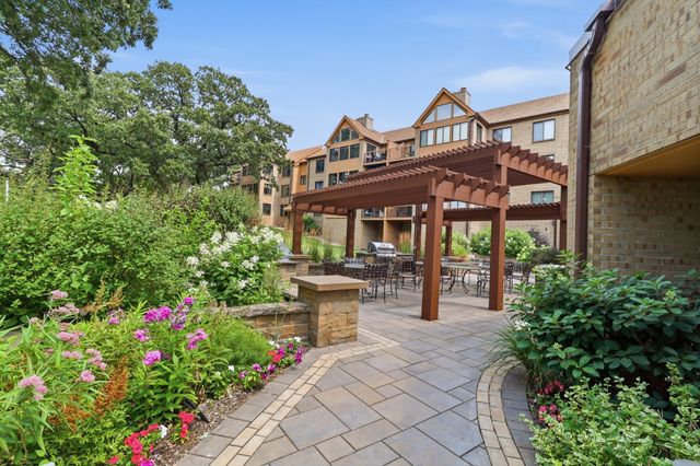 6100 Auto Club Road 305, Bloomington, MN 55438