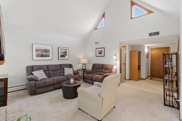 6100 Auto Club Road 305, Bloomington, MN 55438