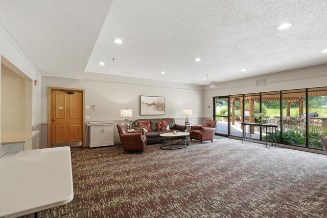 6100 Auto Club Road 305, Bloomington, MN 55438