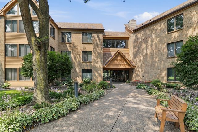 6100 Auto Club Road 305, Bloomington, MN 55438