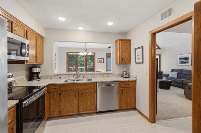 6100 Auto Club Road 305, Bloomington, MN 55438