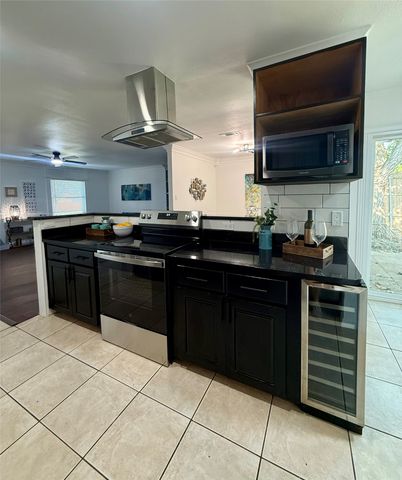 1922 Baywood Lane, Arlington, TX 76014
