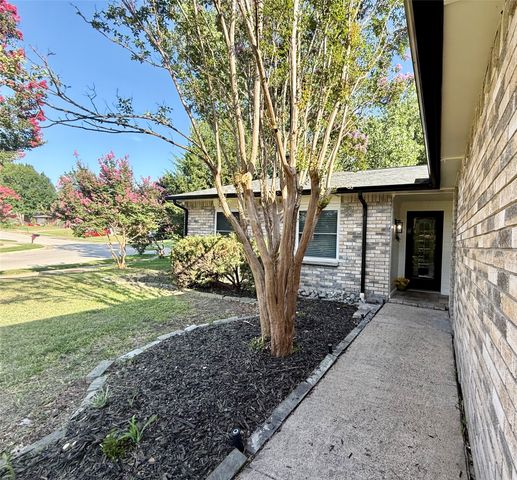 1922 Baywood Lane, Arlington, TX 76014