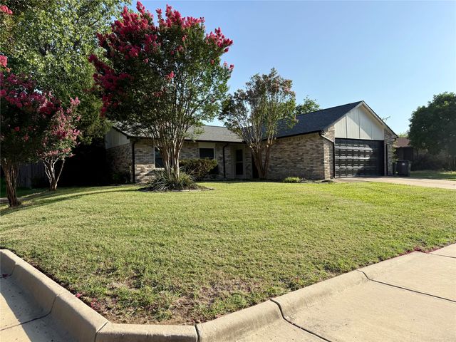 1922 Baywood Lane, Arlington, TX 76014