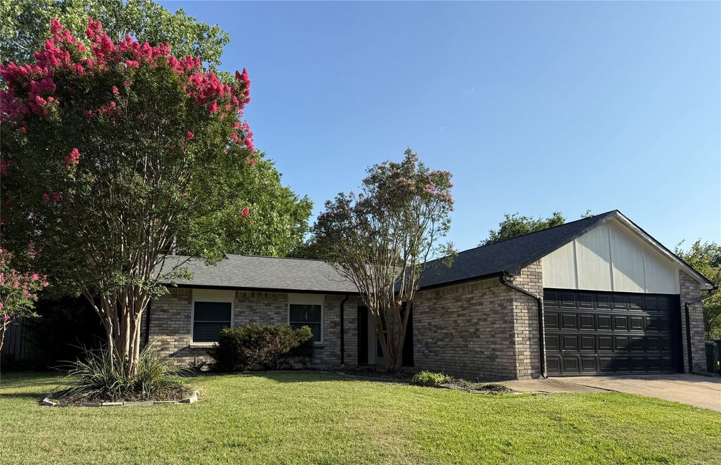1922 Baywood Lane, Arlington, TX 76014