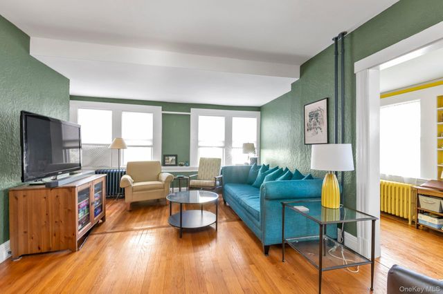 841 Waverly Place, Baldwin, NY 11510