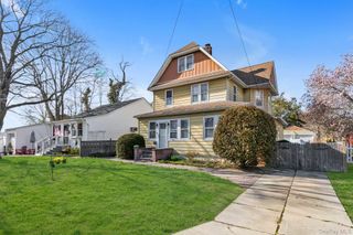 841 Waverly Place, Baldwin, NY 11510