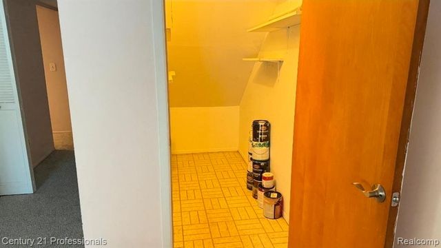 18328 University Park Drive, Livonia, MI 48152