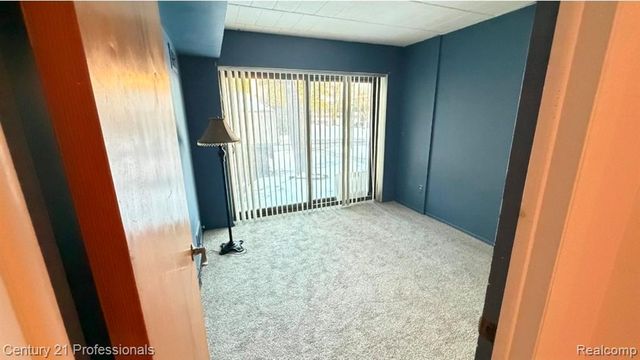 18328 University Park Drive, Livonia, MI 48152