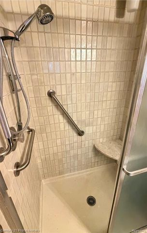 18328 University Park Drive, Livonia, MI 48152