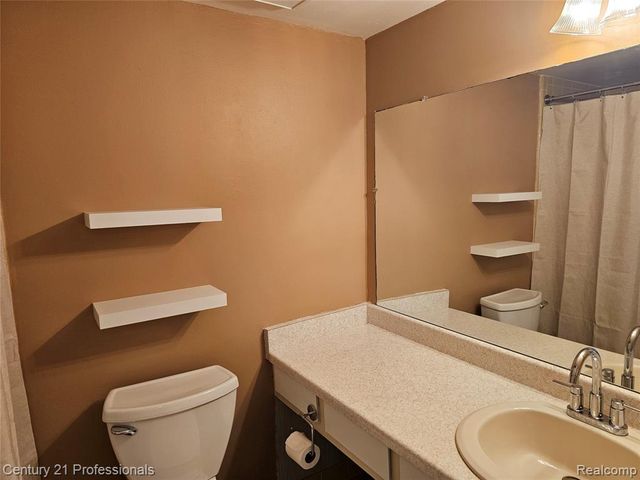 18328 University Park Drive, Livonia, MI 48152