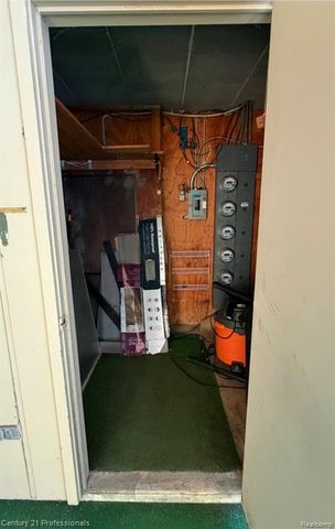 18328 University Park Drive, Livonia, MI 48152