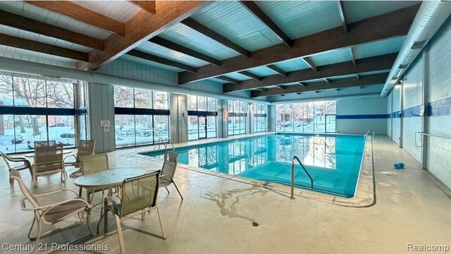 18328 University Park Drive, Livonia, MI 48152