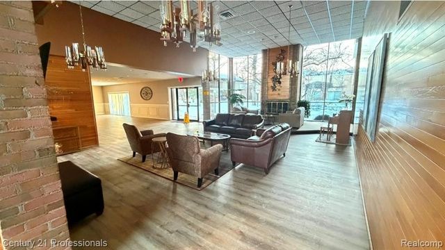 18328 University Park Drive, Livonia, MI 48152