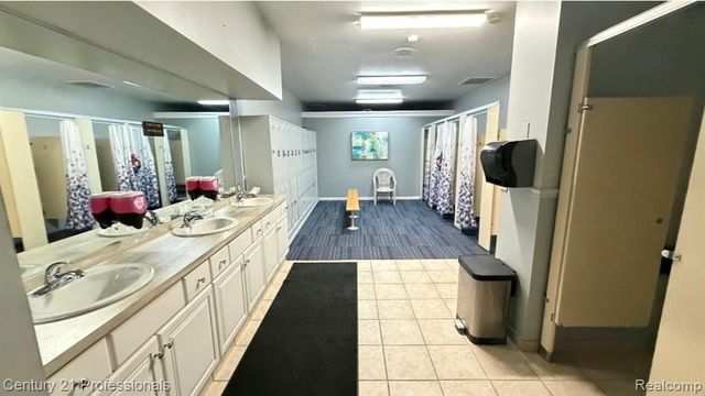 18328 University Park Drive, Livonia, MI 48152