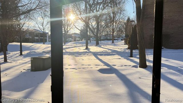 18328 University Park Drive, Livonia, MI 48152