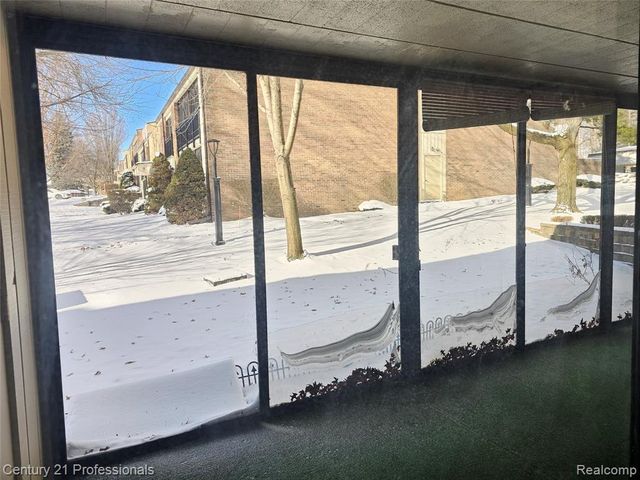 18328 University Park Drive, Livonia, MI 48152