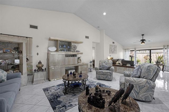 7506 SW 26th Ct 10, Davie, FL 33314