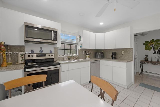 7506 SW 26th Ct 10, Davie, FL 33314