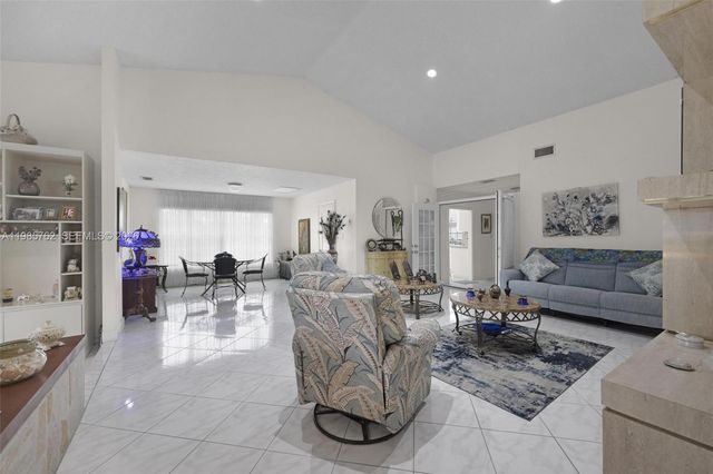 7506 SW 26th Ct 10, Davie, FL 33314