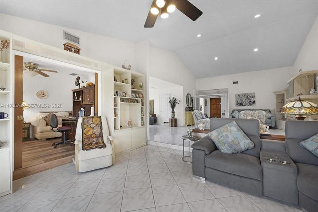 7506 SW 26th Ct 10, Davie, FL 33314