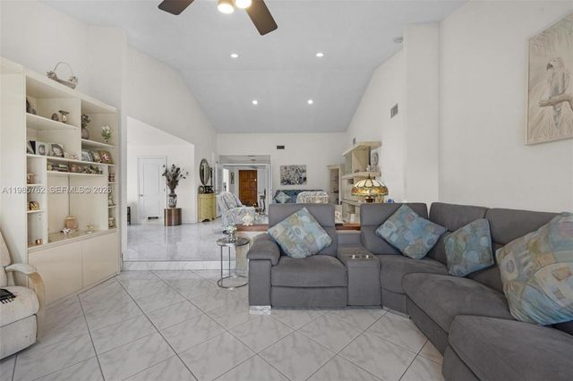 7506 SW 26th Ct 10, Davie, FL 33314