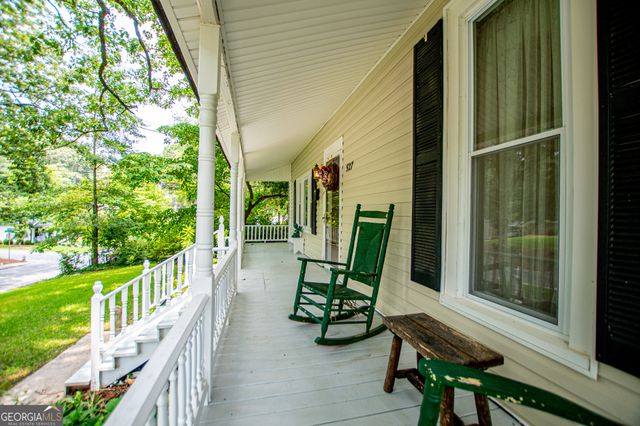 527 College Street, Carrollton, GA 30117