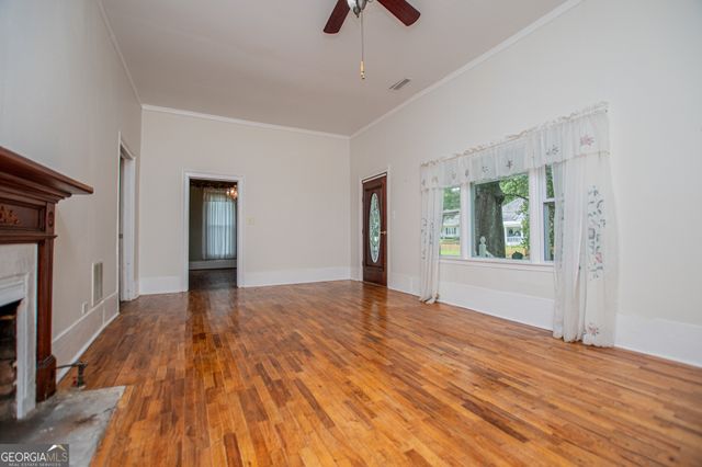 527 College Street, Carrollton, GA 30117