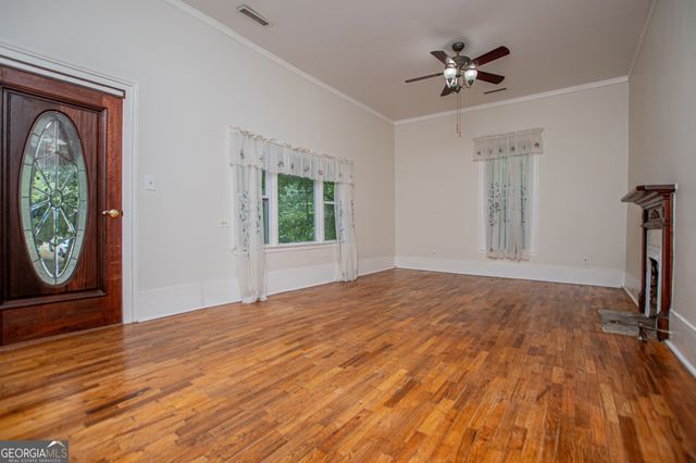 527 College Street, Carrollton, GA 30117