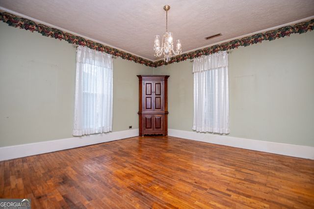 527 College Street, Carrollton, GA 30117