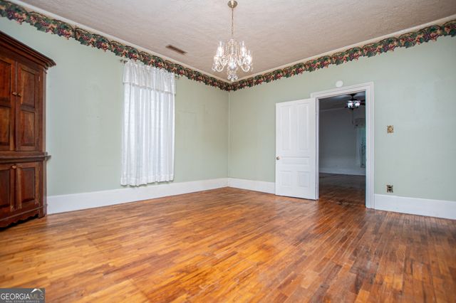 527 College Street, Carrollton, GA 30117