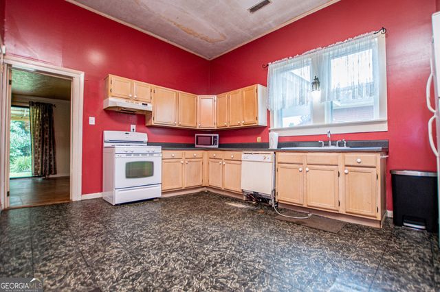 527 College Street, Carrollton, GA 30117