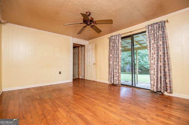 527 College Street, Carrollton, GA 30117