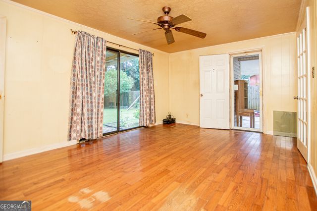 527 College Street, Carrollton, GA 30117