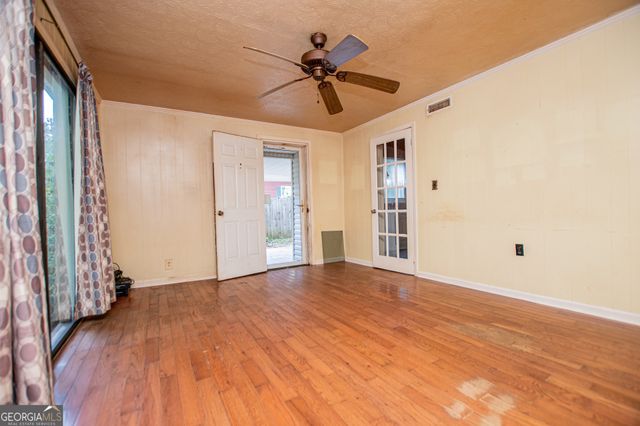 527 College Street, Carrollton, GA 30117