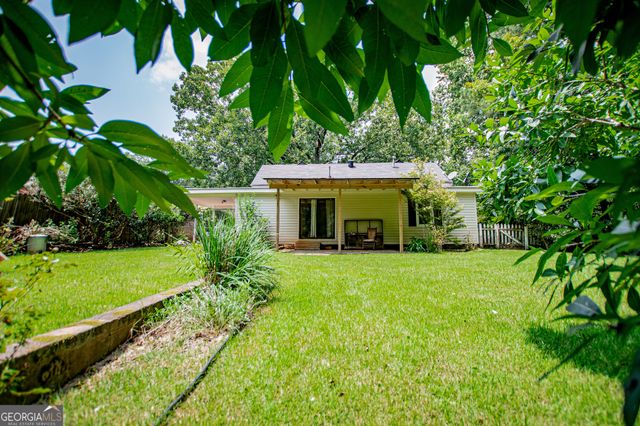 527 College Street, Carrollton, GA 30117