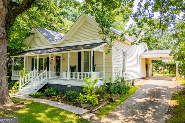 527 College Street, Carrollton, GA 30117