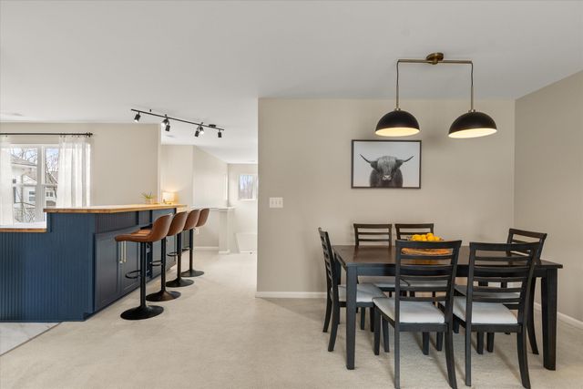 709 Fieldstone Circle W, Chelsea, MI 48118