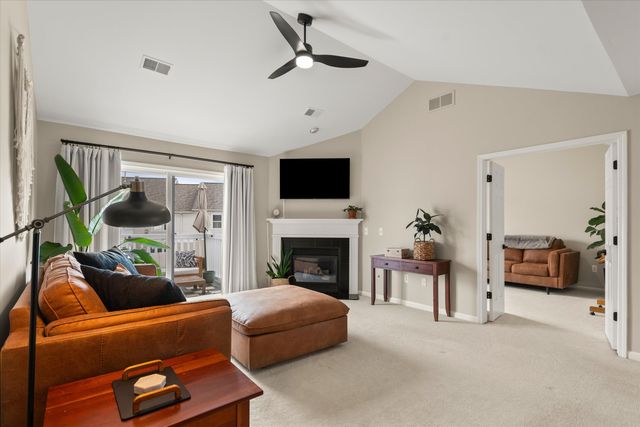 709 Fieldstone Circle W, Chelsea, MI 48118