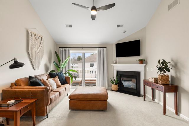 709 Fieldstone Circle W, Chelsea, MI 48118