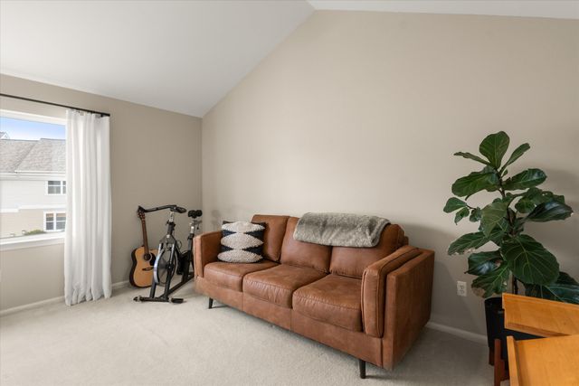 709 Fieldstone Circle W, Chelsea, MI 48118